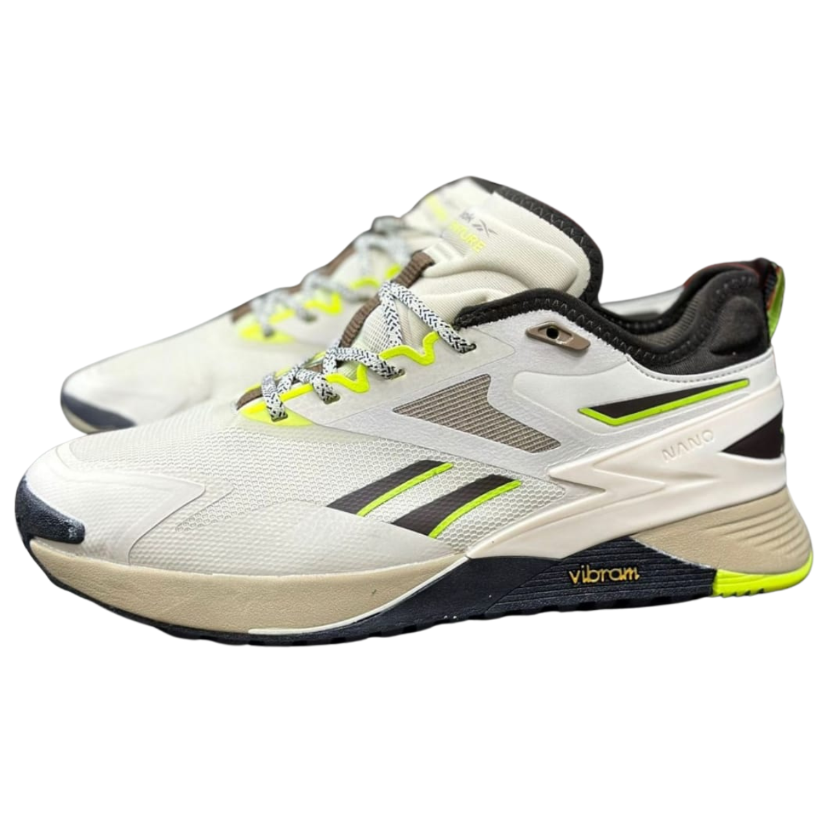 TENIS REEBOK NANO X3 ADVENTURE HOMBRE: Resistencia y Comodidad para tus Aventuras Los TENIS REEBOK NANO X3 ADVENTURE HOMBRE son la elección ideal para los hombres que buscan un calzado versátil, cómodo y resistente para enfrentar cualquier desafío. Diseñados específicamente para actividades al aire libre, estos tenis ofrecen un equilibrio perfecto entre durabilidad, soporte y estilo. En Onlineshoppingcenterg, te explicaremos por qué los Reebok Nano X3 Adventure son la mejor opción para tus aventuras. ¿Por qué Elegir los TENIS REEBOK NANO X3 ADVENTURE HOMBRE? Los TENIS REEBOK NANO X3 ADVENTURE HOMBRE son conocidos por su diseño robusto y multifuncional. Están diseñados para brindar soporte en terrenos difíciles y ofrecer una comodidad excepcional durante todo el día. Aquí te presentamos algunas razones clave para elegir estos tenis: 1. Diseño y Durabilidad Excepcional Los Reebok Nano X3 están construidos con materiales de alta calidad que garantizan su durabilidad. Ya sea que estés practicando crossfit, corriendo en terrenos irregulares o simplemente caminando por la ciudad, estos tenis están diseñados para soportar todo tipo de condiciones. 2. Comodidad para Todo el Día Uno de los aspectos más destacados de los TENIS REEBOK NANO X3 ADVENTURE HOMBRE es su comodidad. Gracias a su tecnología de amortiguación avanzada y su ajuste ergonómico, estos tenis te permiten disfrutar de tus actividades sin molestias.